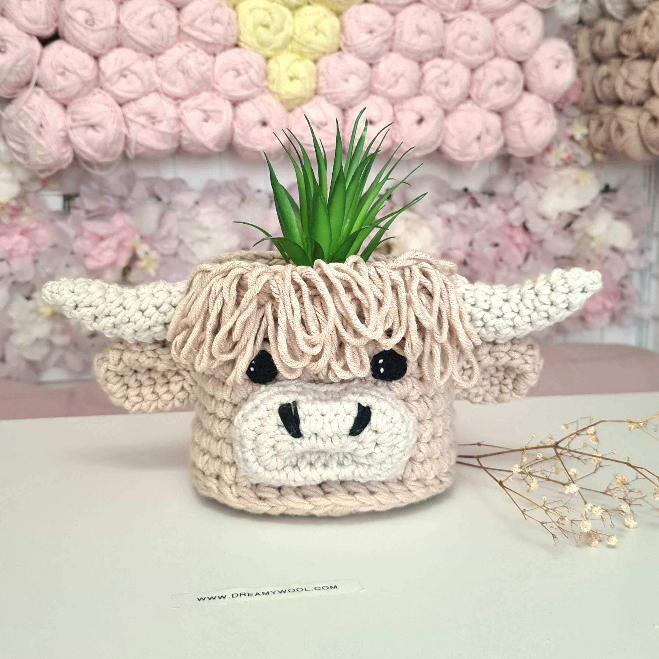Highland Cow Crochet Basket Pattern PDF - Crochet Plant Pot Cover Pattern